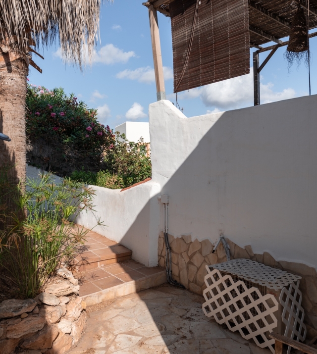 Resa Estates house huis te koop Siesta exterior side.jpg